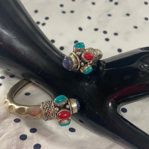 Jewelry - Vintage Silver metal twisted cuff bracelet with eight stones